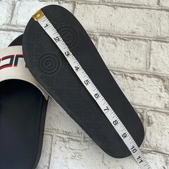 Gucci Pool Sides - Picture 12 of 13